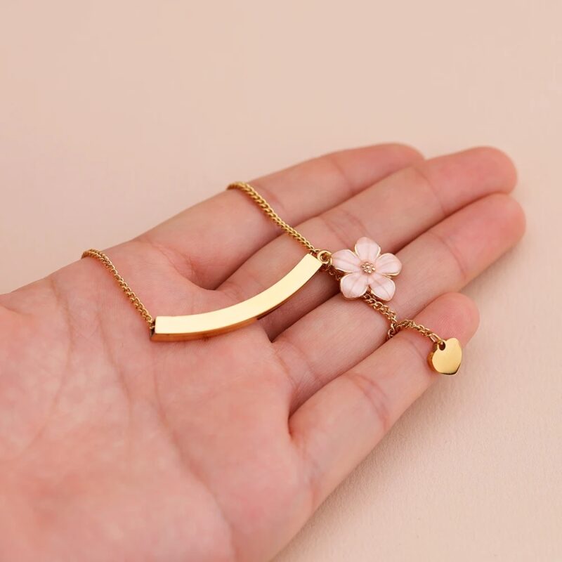 Customized Flower Curved Name Bar Necklace Name Engraved for Women